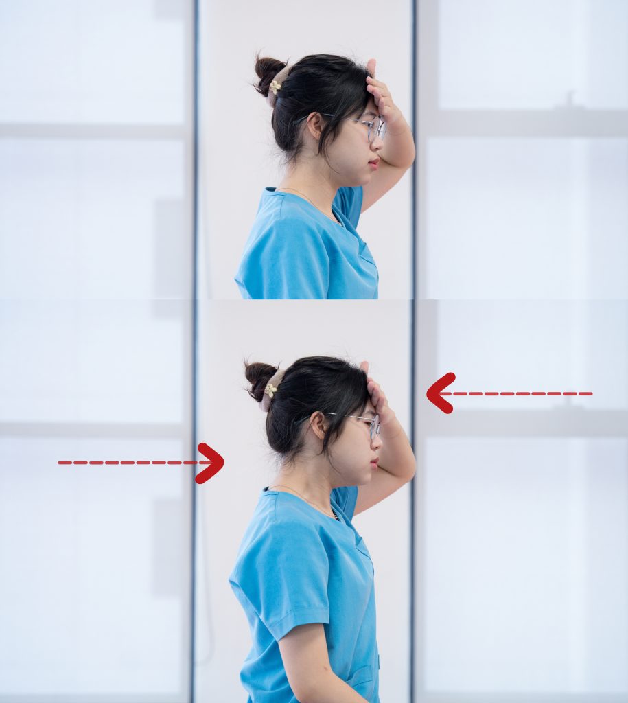Bài tập Thu cằm kháng lực (Chin Tuck with Resistance)