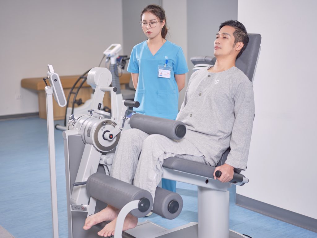 Quá trình phục hồi chức năng sau phẫu thuật tái tạo dây chằng chéo trước đòi hỏi thời gian và sự nhẫn nại của người bệnh