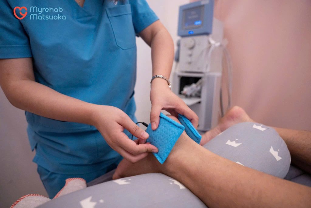Điện xung giảm đau tổn thương dây chằng cổ chân