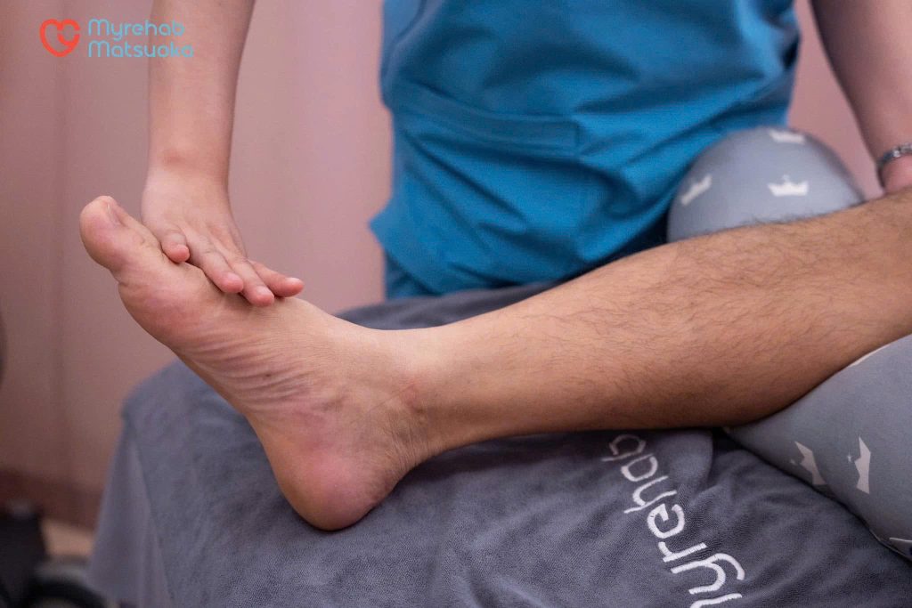 bài tập tĩnh cải thiện vận động sau lật cổ chân