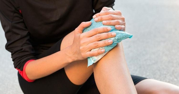 Không nên chườm nóng ngay sau khi chấn thương