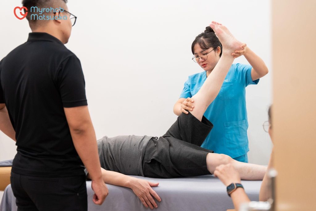 Giãn cơ thủ công theo phương pháp PNF