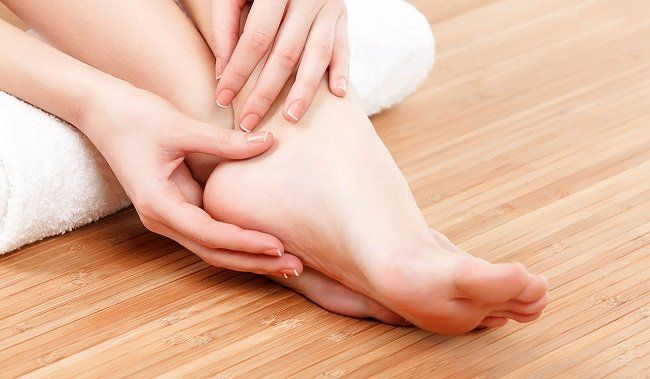 Thoát vị đĩa đệm dẫn đến căng cơ, tê bì tay chân
