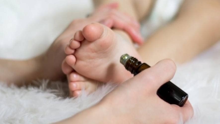 Không nên xoa dầu nóng ngay sau khi chấn thương