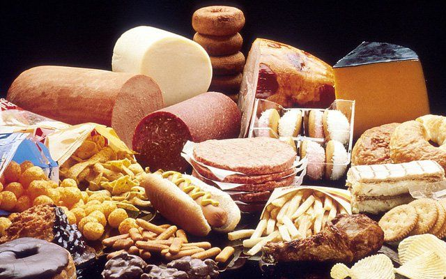 Hạn chế tiêu thụ thực phẩm có chứa chất béo bão hòa