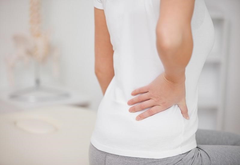 Đau thắt lưng mạn tính gây khó khăn trong sinh hoạt hàng ngày