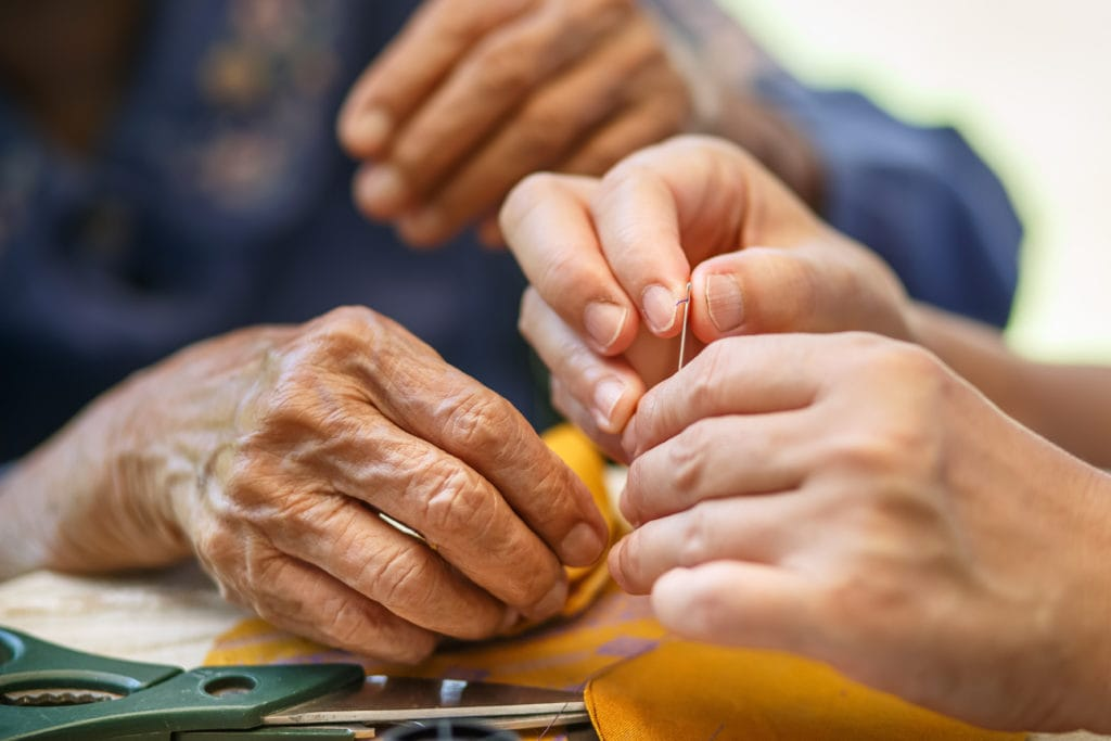 Hoạt động trị liệu có vai trò quan trọng trong phục hồi chức năng chi trên