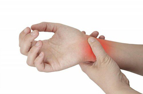 Sưng và nóng do chấn thương cổ tay