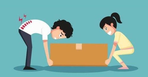 Nâng vật nặng đúng cách tránh gây chấn thương lưng