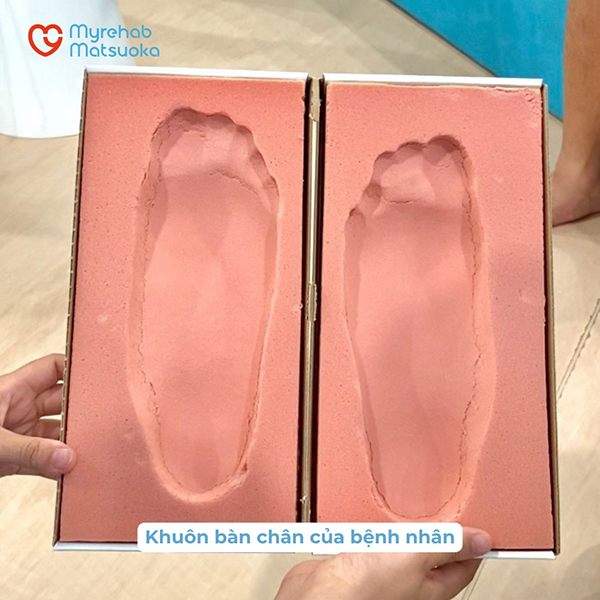 Thiết kế đế lót tùy chỉnh cá nhân dựa trên khuôn bàn chân của bệnh nhân