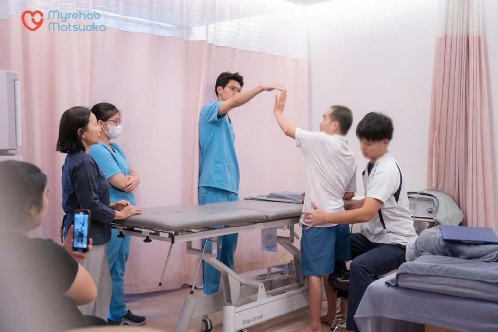 Phục hồi chức năng chi trên sau đột quỵ tại Myrehab Matsuoka