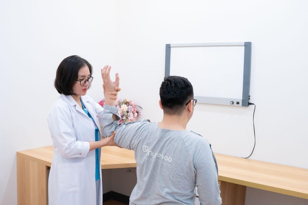 Thăm khám sớm để trị liệu thoái hóa khớp kịp thời