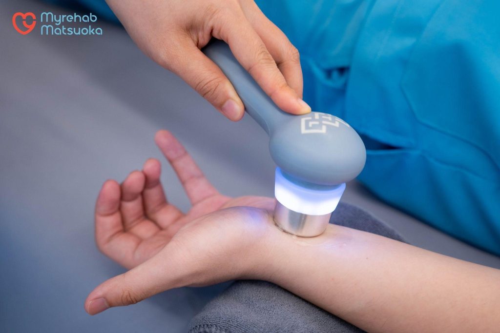 Siêu âm trị liệu cổ tay tại Myrehab Matsuoka