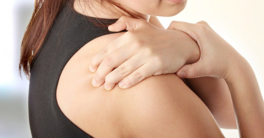 Bả vai đau nhẹ kéo dài