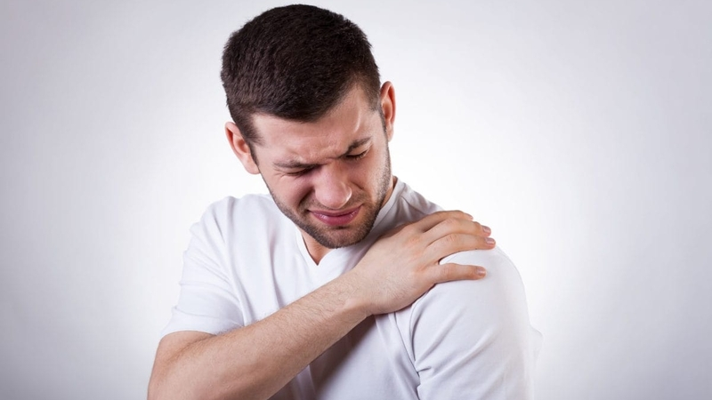 Tình trang đau và nhức mỏi vai khi rách chóp xoay vai