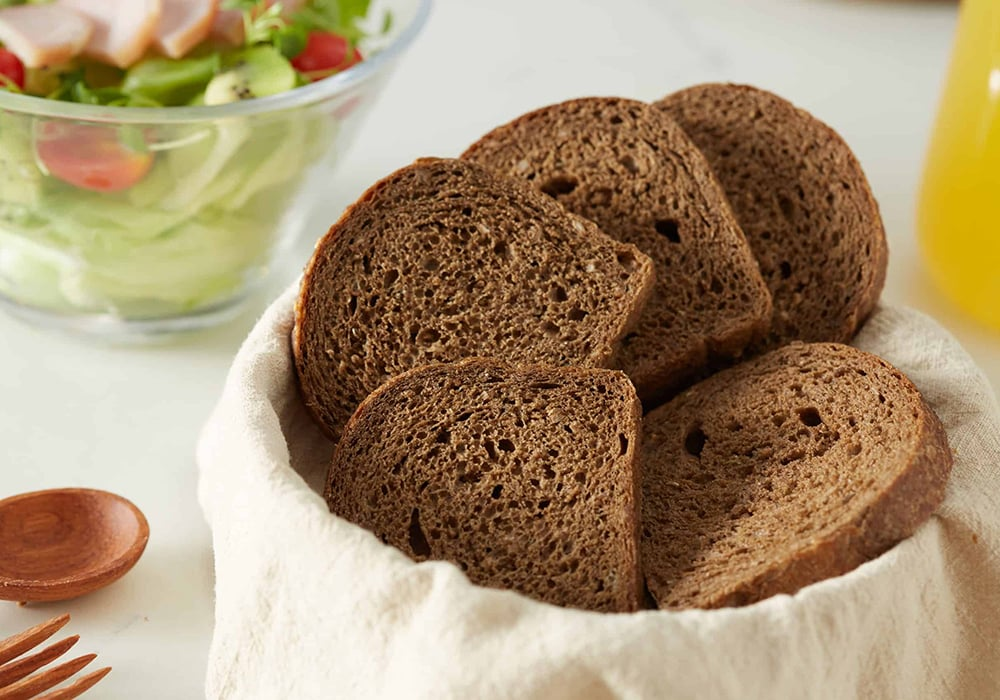 Bánh mì nguyên cám là thực phẩm tuyệt vời cho người bệnh đột quỵ