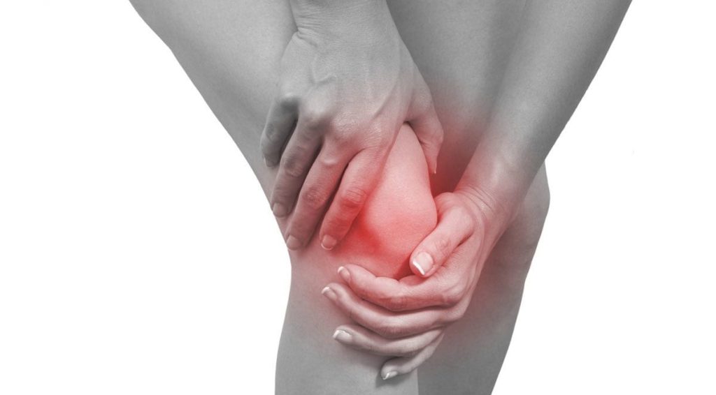Các chuyển động đột ngột hoặc chấn thương từ tai nạn dễ gây giãn và tái đứt lại dây chằng chéo trước