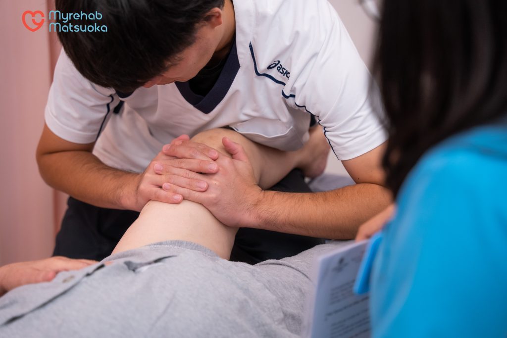 Tiến hành phục hồi chức năng với sự hướng dẫn của chuyên gia để phòng ngừa biến chứng sau phẫu thuật ACL