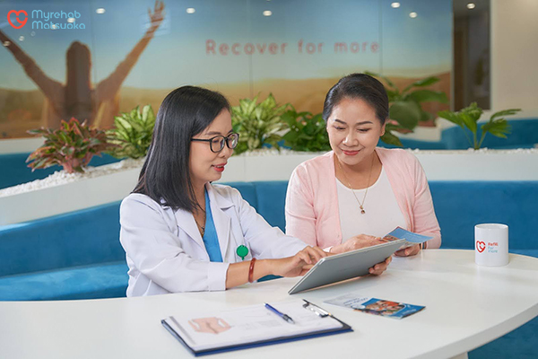 Bệnh nhân nên thăm khám định kì để được các bác sĩ theo dõi, điều chỉnh lộ trình phục hồi thích hợp