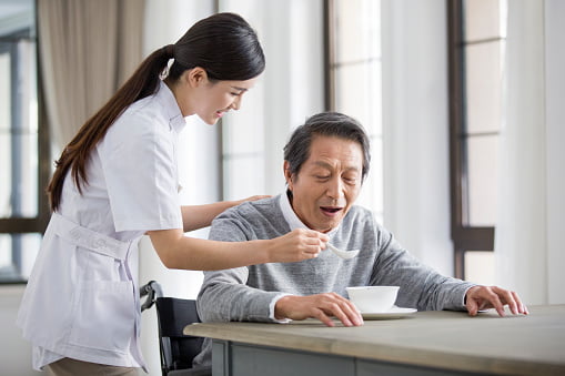 Tuân thủ nguyên tắc chăm sóc người bị đột quỵ