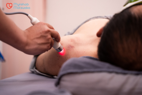 Trị liệu viêm gân vôi hoá chóp xoay tại Myrehab Matsuoka