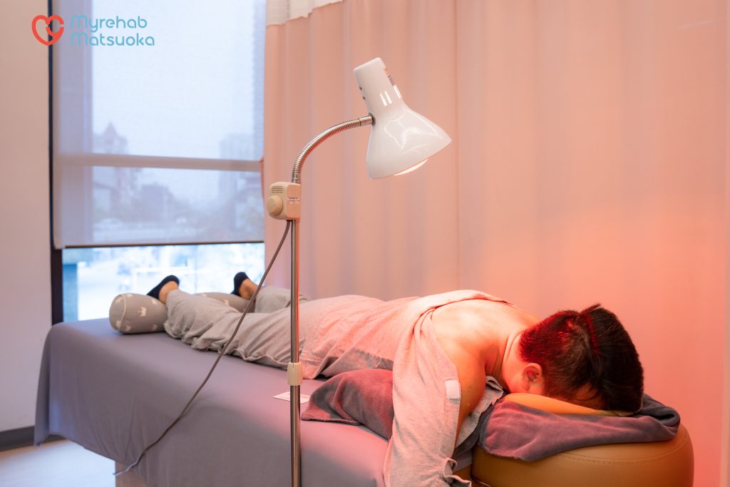 Nhiệt trị liệu viêm quanh khớp vai thể đông cứng tại Myrehab Matsuoka