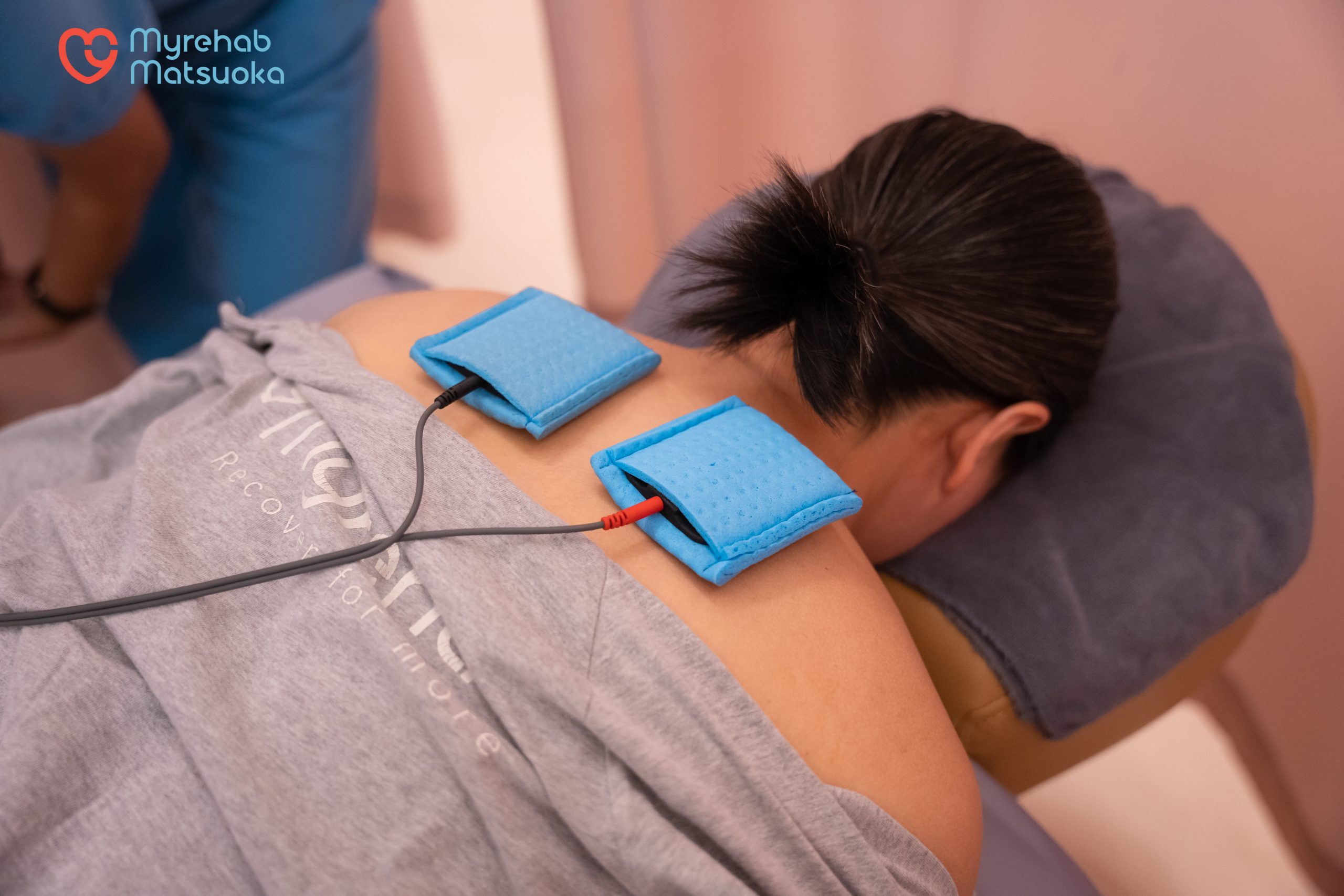 Điện xung trị liệu giảm đau cổ vai gáy ở dân văn phòng