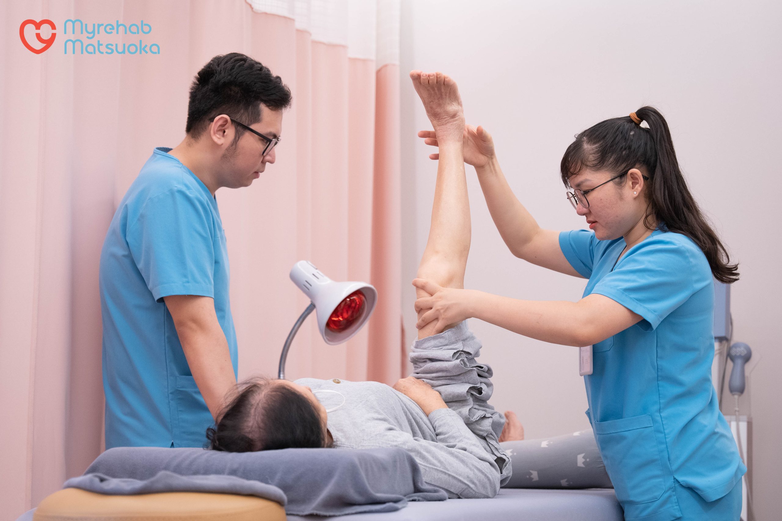Tập vận động thụ động sau phẫu thuật thay khớp háng tại Myrehab Matsuoka
