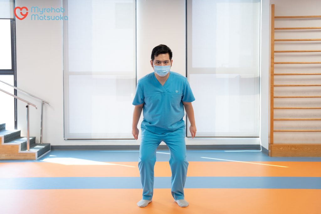 Bài tập xuống tấn một phần giúp tăng cường sức mạnh tổng thể chi dưới và tập cho khớp gối làm quen lại với áp lực tì đè an toàn