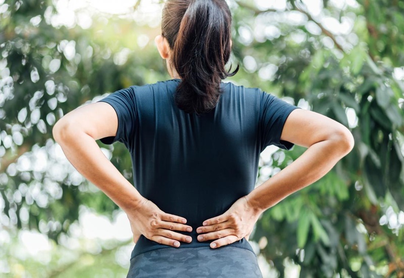 Loãng xương có thể dẫn đến tình trạng gù lưng và vẹo cột sống