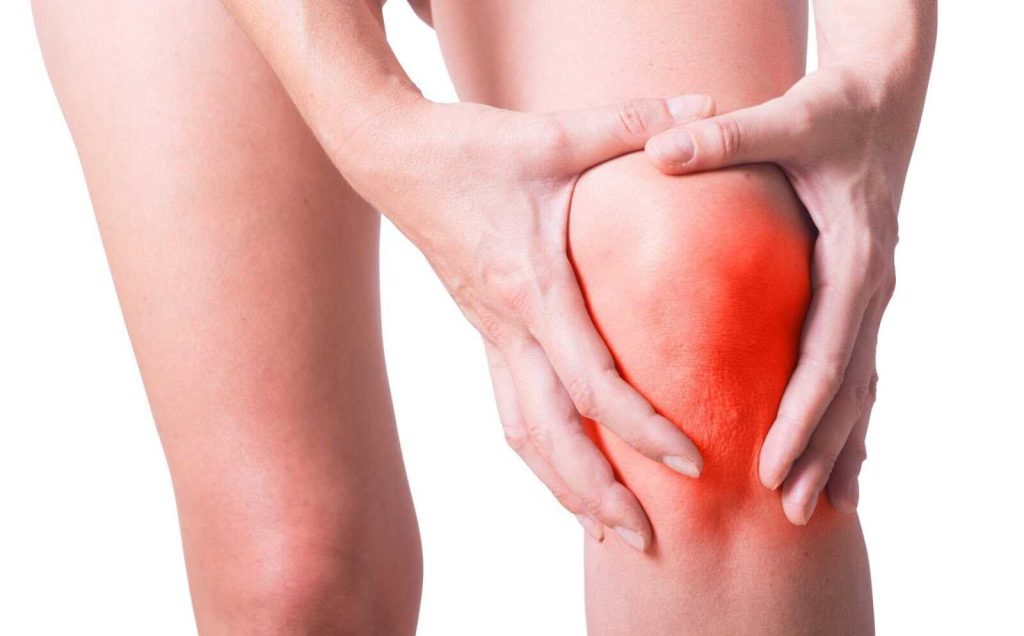 Khớp còn nóng hạn chế vận động