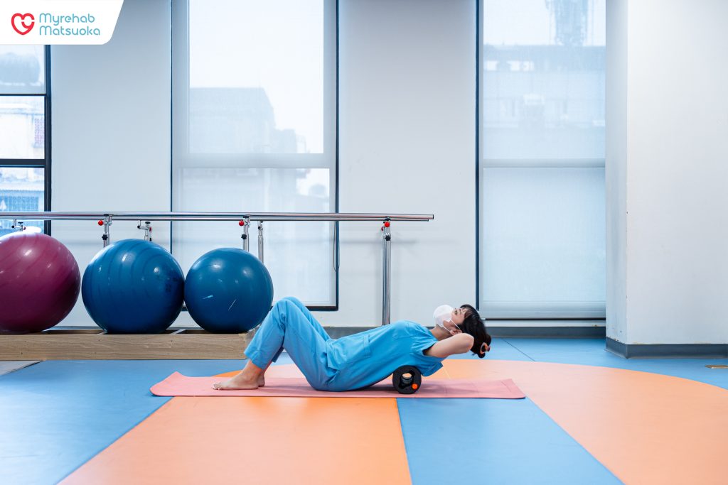 Động tác mở rộng cột sống ngực giúp điều chỉnh độ cong của lưng trên và tăng tính linh hoạt cho lồng ngực