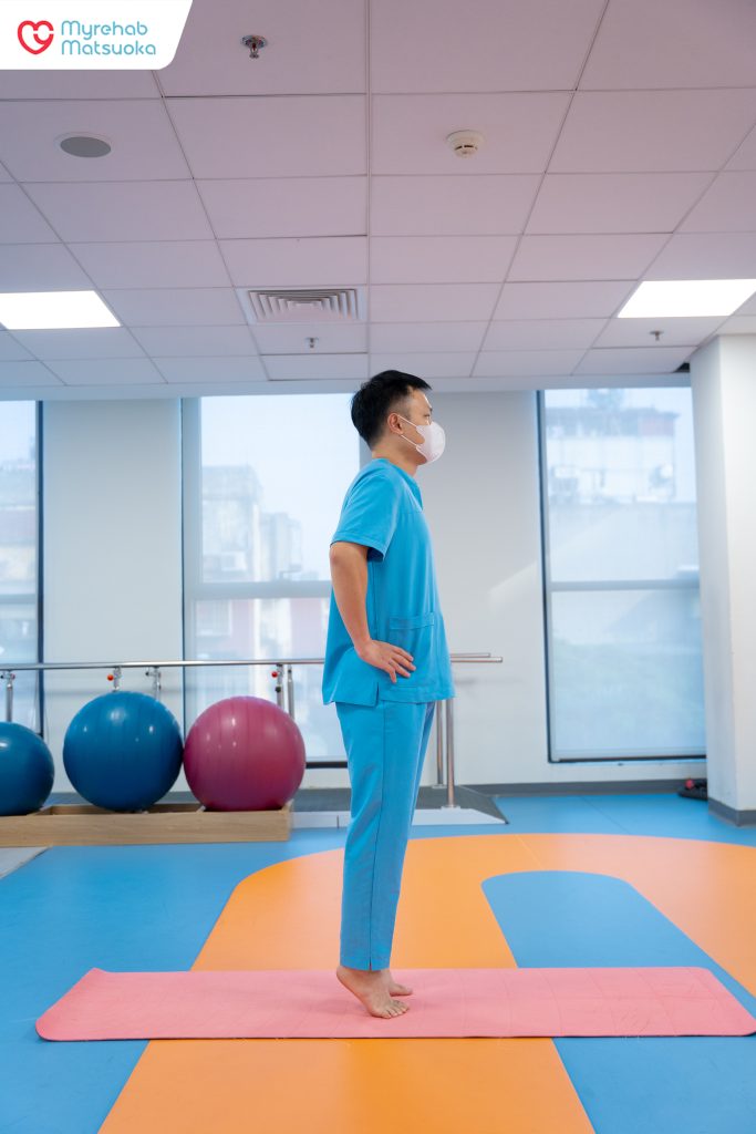 Bài tập nhón gót chân hỗ trợ giảm tải áp lực trọng lượng lên xương chày và bảo vệ gân gót chân