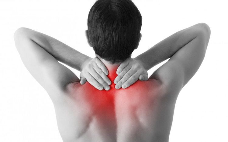 Đau cổ vai gáy kéo dài có thể gây cản trở sinh hoạt thường ngày