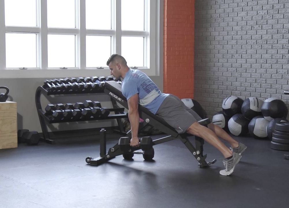Chest-supported Row giúp tập luyện cơ lưng hiệu quả mà không gây áp lực lên cột sống thắt lưng