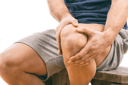 Vận động nhẹ nhàng đúng cách sau mổ rách sụn chêm giúp kiểm soát cơn đau