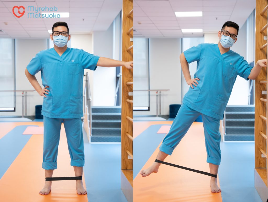 Sử dụng dây kháng lực ngang giúp củng cố hệ thống ổn định mặt ngoài khớp gối