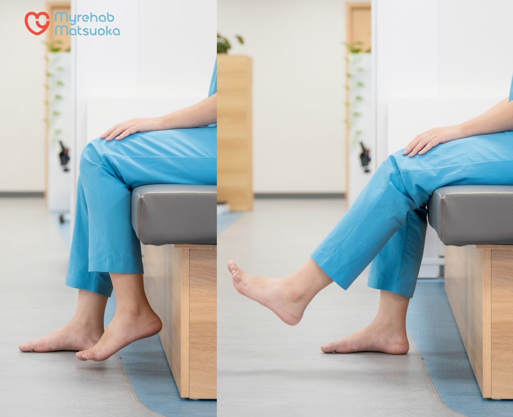 Đá chân khi ngồi giúp tái thiết lập sức mạnh cơ đùi trước, tạo tiền đề vững chắc cho việc di chuyển không nạng