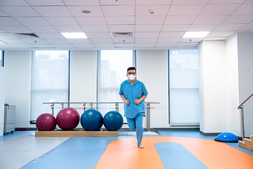 Bài tập chạy bước nhỏ nhanh giúp tái huấn luyện phản xạ thần kinh cơ và tăng cường khả năng chịu đựng của sụn chêm trước các rung động cường độ cao