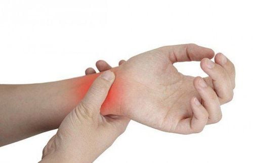 Bàn tay yếu, nhanh mỏi làm giảm lực nắm và kém linh hoạt