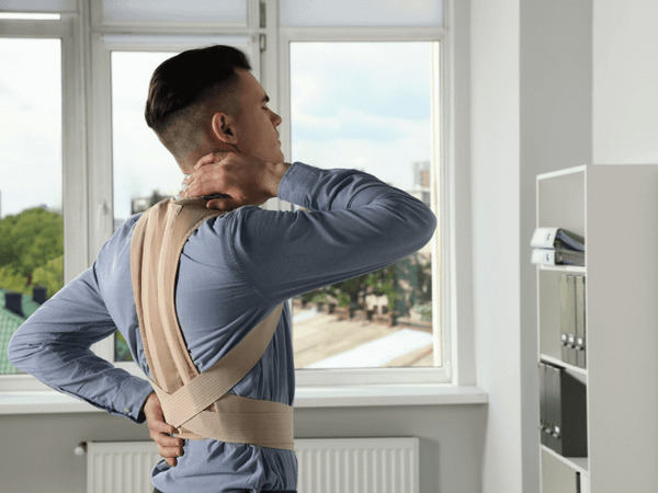 Dụng cụ nẹp lưng giúp cố định cột sống