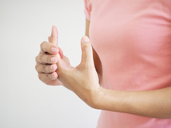Phục hồi chức năng ngón tay thường áp dụng cho các trường hợp chấn thương, cứng khớp, viêm khớp, viêm gân, ...