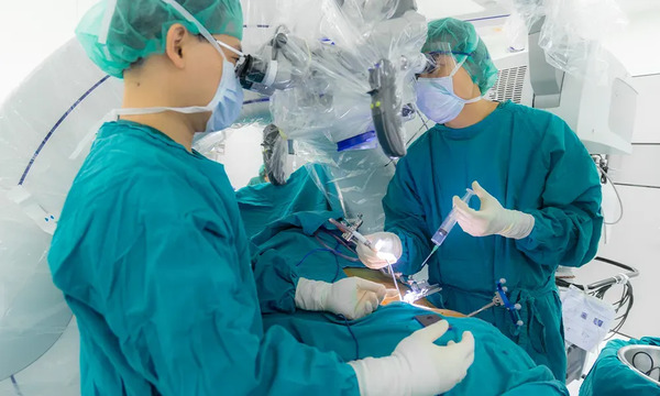 Chỉ một số cơ sở y tế lớn có khả năng thực hiện phương pháp này do yêu cầu cao về trang thiết bị và tay nghề của y bác sĩ