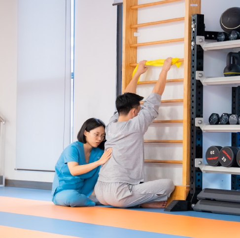 Vận động trong PHCN trượt đốt sống tại trung tâm Myrehab Matsuoka