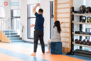 Bệnh nhân tập vẹo cột sống tại Myrehab Matsuoka