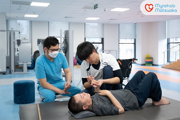 KTV tại Trung tâm Myrehab được tập huấn cùng chuyên gia người Nhật