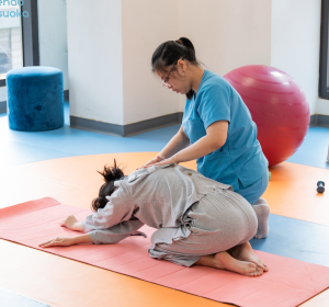 tập vật lý trị liệu cho người vẹo cột sống tại myrehab matsuoka
