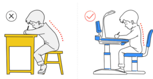 Ngồi học sai tư thé làm tăng nguy cơ vẹo cột sống ở trẻ