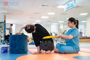 Khách hàng tập schroth điều trị vẹo cột sống tại trung tâm