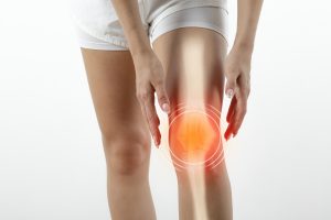 Viêm khớp gối kèm theo triệu chứng đau nhức gây khó chịu cho người bệnh